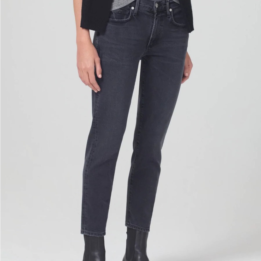 Citizens Ella Mid-Rise Slim Crop
Film Noir / 26